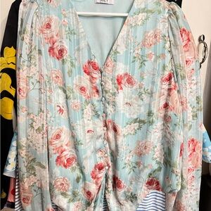 12pcsSuzy Shier Floral Blouse - Sage Green & Peach
Emery Rose, Old Navy& no name